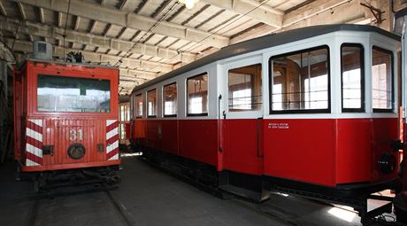 Ostravské historické tramvaje nyní stojí v depu Dopravního podniku a veejnost...