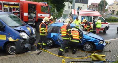 V subaru zstala po stetu s dodávkou zaklínná thotná ena (26. srpna 2014).