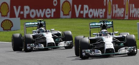 V ELE. Lewis Hamilton a Nico Rosberg ve Velké cen Belgie formule 1.