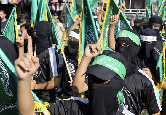 Maskovaní členové Hamasu v Rafáhu (17. srpna 2014).