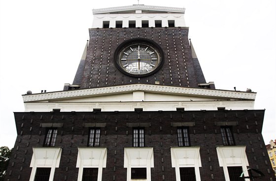 Kostel Nejsvětějšího Srdce Páně na pražských Vinohradech nese největší hodiny v...