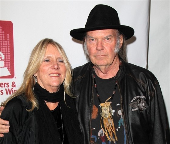 Neil Young s manelkou Pegi (leden 2014)