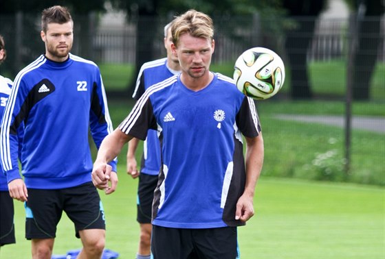 Obránce Jan Rajnoch na tréninku olomouckých fotbalist.