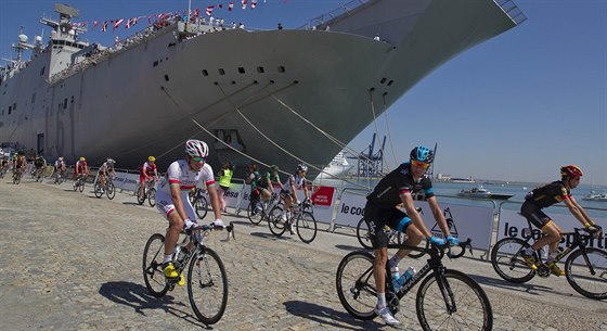 Peloton odstartoval do pondlní etapy Vuelty z Cádizu.