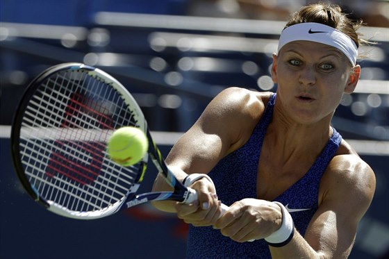 eská tenistka Lucie afáová v duelu 3. kola US Open s Alize Cornetovou z...