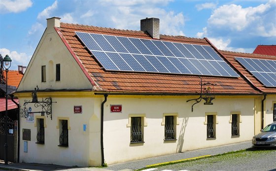 Solární kolektory, tepelná erpadla a fotovoltaické panely hýbou eským trhem se zdroji tepla a elektiny. Ilustraní snímek