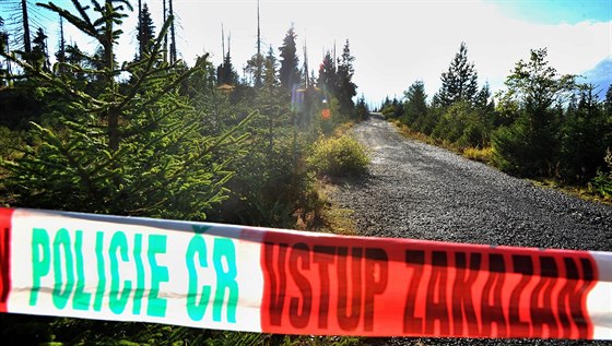 Na místo, kam letadlo spadlo, policie nikoho nepustila.