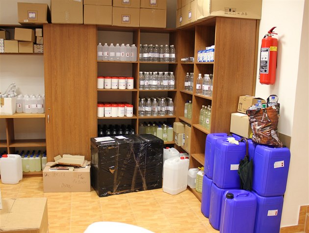 Policie odhalila pekupníka s chemikáliemi, který dodával Vietnamcm jód a...