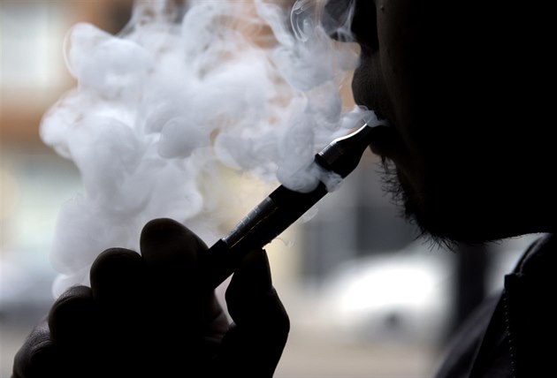 Michigan jako první v USA zakázal prodej e-cigaret s příchutí. Lákají děti  - iDNES.cz