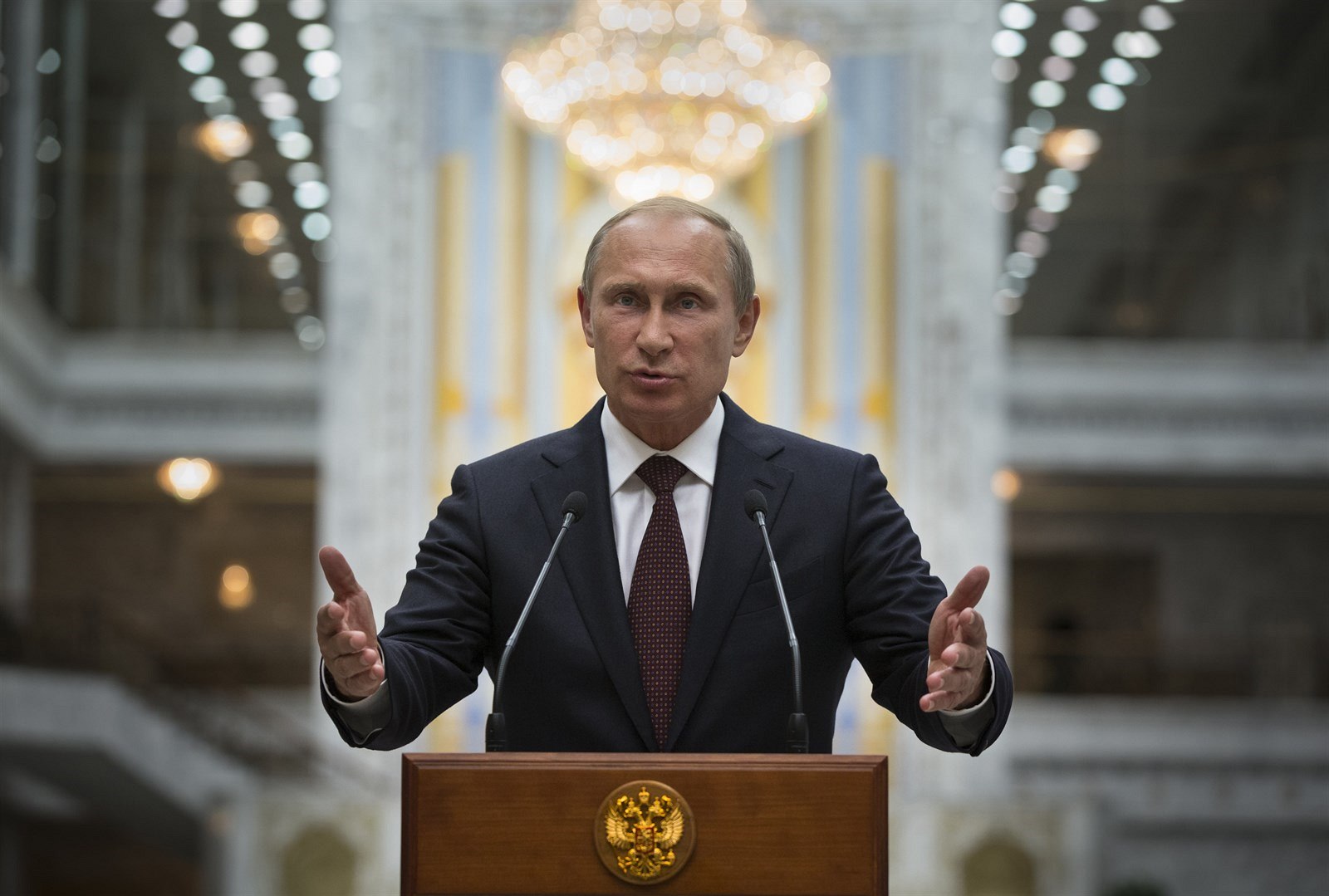 Ruský prezident Vladimir Putin na brífinku po jednání s Petrem Poro�enkem na...