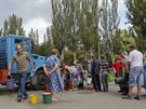 Fronta na vodu v obleženém Doněcku (24. srpna 2014)