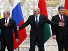 Summit v Minsku. Zleva: ruský prezident Vladimir Putin, bloruský prezident...