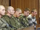 Ukrajinci na tiskové konferenci ukázali zajaté ruské výsadkáe (27. srpna 2014)