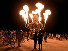 SLAVNOSTI OHN. Jedna z mnoha atrakcí na festivalu Burning Man, který se koná v...