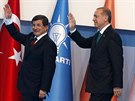 Zleva nový turecký premiér Davutoglu a nový prezident Erdogan na sjezdu AKP...
