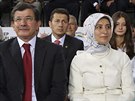 Budoucí premiér Turecka Ahmet Davutoglu s manelkou Sarou na sjezdu AKP (27....