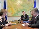 Ukrajinský prezident Petro Poroenko se v Minsku seel se éfkou evropské