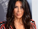Kim Kardashianová pedvedla svj bujný dekolt.