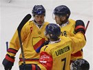 Radost hokejist Djurgaardenu po gólu v utkání Ligy mistr na led Zlína. 