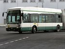 Trolejbus najídí do nové vozovny na Karlov.