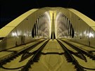 Trojský most nasvícený pi zatkávací zkouce ve stedu 20. srpna 2014