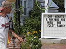 Lidé v Rochesteru vyjadují podporu rodin zavradného novináe Jamese Foleyho.