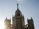 Jeden z moskevských stalinských mrakodrap neekan zdobily barvy ukrajinské...