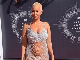 Amber Rose pila na udílení cen MTV obleená jen do etízk.