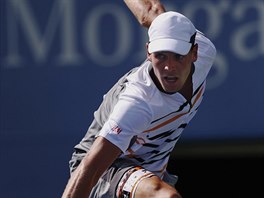 Tom Berdych v duelu 1. kola US Open s Lleytonem Hewittem z Austrlie.