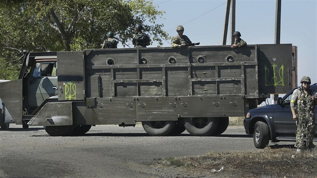 Ukrajinsk jednotky u obce Sachanka (27. srpna 2014)