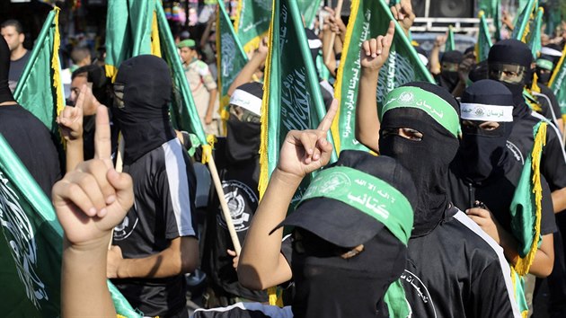Maskovaní členové Hamasu v Rafáhu (17. srpna 2014).