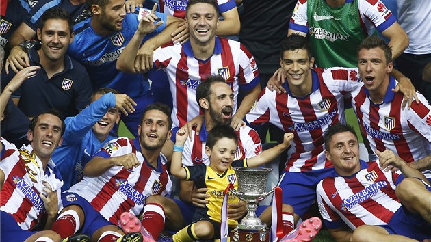 Atlético slaví, fotbalisté madridského klubu získali panlský Superpohár.  