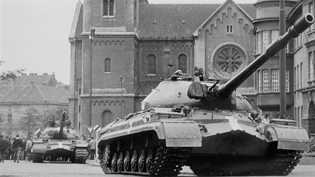 Rusk tanky v srpnu 1968 na Chodskm nmst v Plzni.