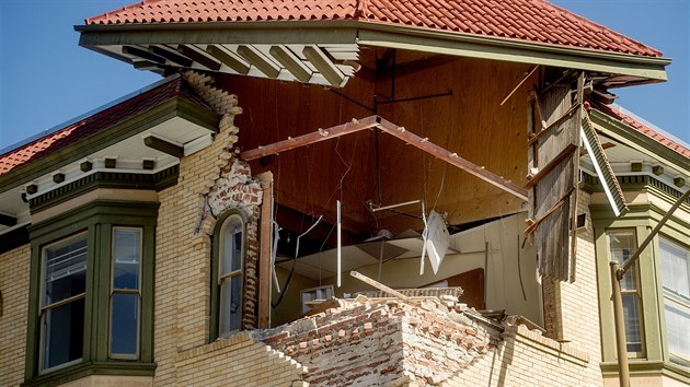 Pondělní zemětřesení nejcitelněji zasáhlo město Napa na severu Kalifornie.
