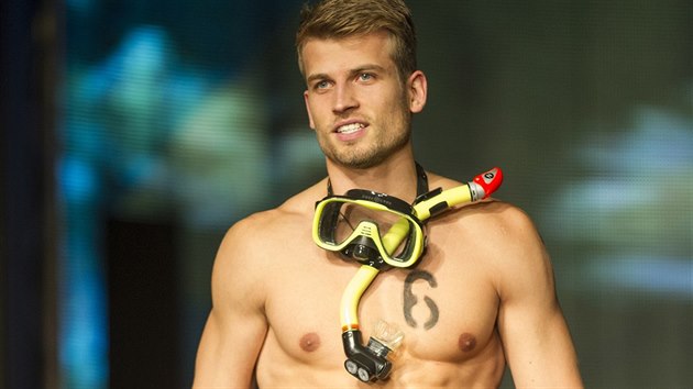 Vítězem soutěže Muž roku 2014 se stal v náchodském divadle třiadvacetiletý student Tomáš Dumbrovský.