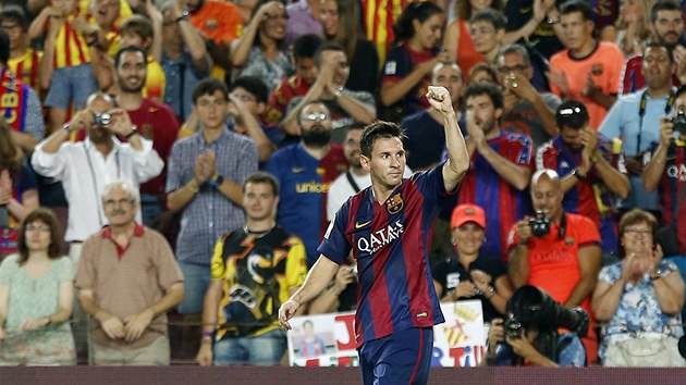 PRVN GL SEZONY. Barcelonsk tonk Lionel Messi oslavuje gl proti Elche.