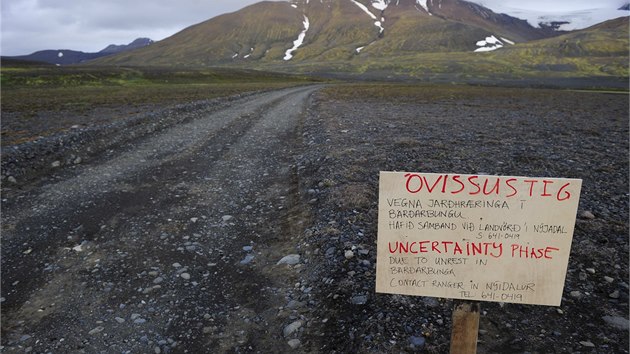 Varovn na cest smujc k sopce Brdarbunga. Island ji v sobotu vydal nejvy stupe varovn ped erupc sopky (24. 8. 2014).