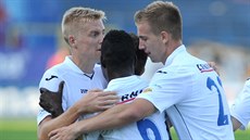 Ostrav�tí fotbalisté (zleva) Michal Frydrych, Derrick Mensah a  Jan Baránek se...