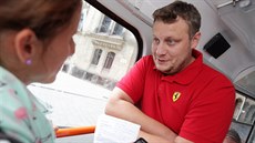 Tramvají se s redaktorkou Karolínou Svobodovou se svezl brn�nský �kolník Michal...