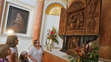 Oltá� sv. Anny mohou lidé obdivovat v kostele narození Panny Marie na zámku...