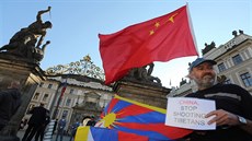 Protestující pipomnli ínské poruování lidských práv v Tibetu.