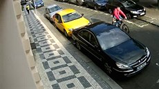 Neznámý lupi po pepadení cyklisty odjídí na kole za sto tisíc korun