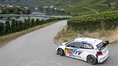 U MOSELY MEZI VINOHRADY. Sébastien Ogier pi Nmecké rallye.