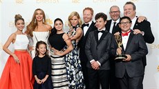 Herci seriálu Taková moderní rodinka na pedávání cen Emmy v Los Angeles