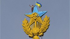 Ji� ve st�edu ukrajinská vlajka zavlála na �pi�ce jednoho z moskevských
