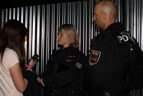 V noci na sobotu provedli policisté razii v diskotéce Ibiza v Třebíči. Zaměřili...