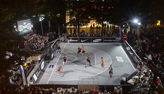 Momentka z turnaje Svtové série basketbalist 3x3, který se uskutenil v Praze...