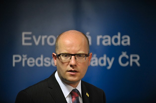�eský premiér Bohuslav Sobotka hovo�í s noviná�i v Bruselu 31. srpna nad ránem,...