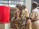 Umývaní rukou v Sierra Leone, zem bojuje proti smrtícímu viru eboly (29. srpna...