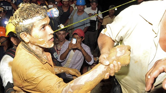 Zchrani vysvobodili 20 hornk ze zavalenho dolu v Nikaragui (29. srpna 2014)